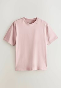 hele heleroosa lühikeste varrukatega ümara kaelusega T-särk regulaarse lõikega, suurus keskmine, esitatud tasasel kergel taustal.