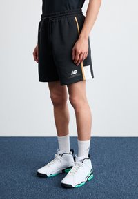 New Balance Pantaloni de trening - black