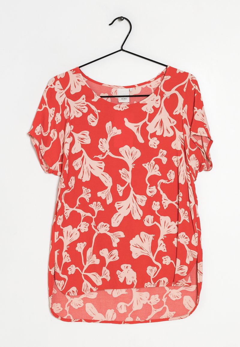 Rød kortærmet bluse med blomsterprint i lyserød. Lavet af let stof, med rund halsudskæring og længere bagkant.
