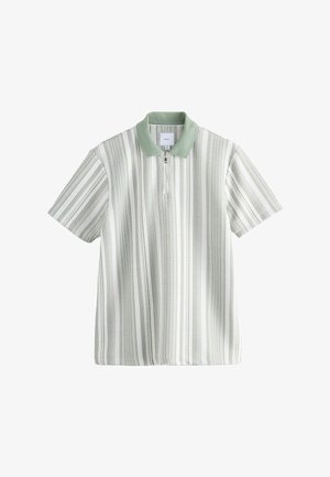 Polo a maniche corte in verde chiaro e bianco con righe verticali, dotato di collo con zip e colletto morbido.