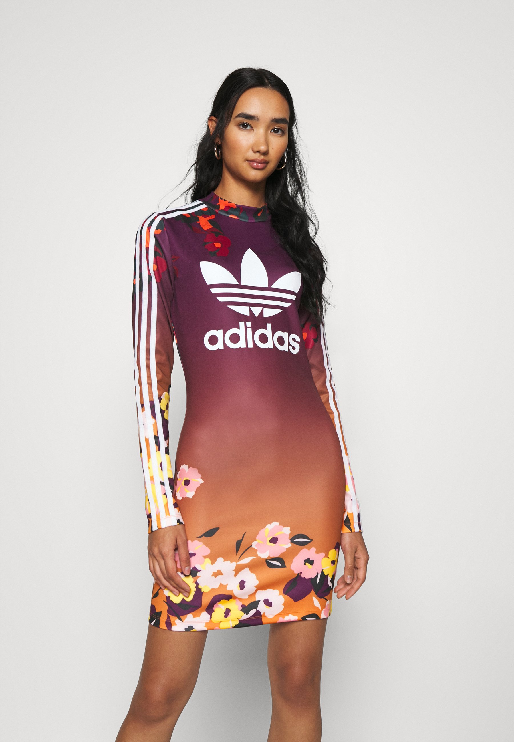 adidas Originals GRAPHICS SPORTS INSPIRED DRESS - Robe fourreau ... adidas Originals GRAPHICS SPORTS INSPIRED DRESS - Robe fourreau ...