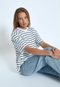 Desires ELIN - Triko s potiskem - s black stripe