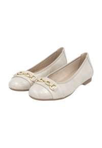 Beige Leder-Ballettschuhe mit einer runden Spitze und metallisch goldener Kettenakzent an der Vorderseite. Flache Sohle für legere Kleidung.