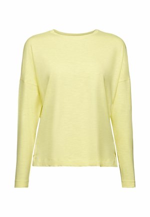 Top amarillo de manga larga y corte holgado, confeccionado en una tela ligera. Cuenta con un escote redondo y un diseño de hombros caídos.