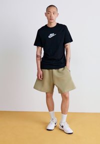 Nike Sportswear TEE - Print T-shirt - black