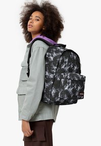 Eastpak OUT OF OFFICE - Zaino - flame dark