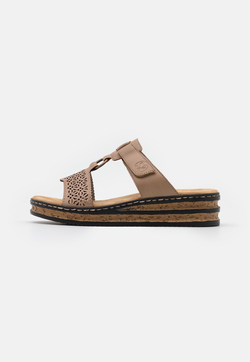 Damen Flache Pantoletten | Rieker Pantolette flach beige - OG93623 Damen Flache Pantoletten | Rieker Pantolette flach beige - OG93623