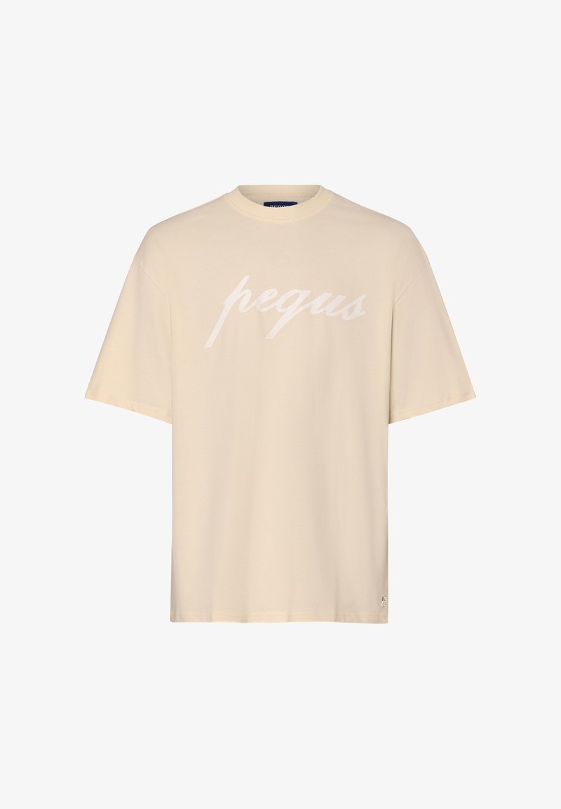 Beige színű pamut póló rövid ujjakkal, kerek nyakkal, és fehér "pegus" felirattal a mellkason. Egyszerű dizájn, puha tapintás.