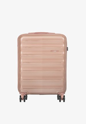 Kompaktowa walizka o twardej skorupie w kolorze różowego złota z teksturowaną powierzchnią, czterema podwójnymi obrotowymi kółkami i górnym uchwytem.