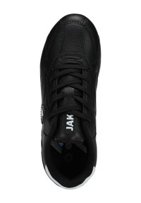 Sneaker in pelle nera con tomaia testurizzata, punta rotonda e lacci piatti. Presenta logo e dettagli bianchi, soletta imbottita e suola in gomma.