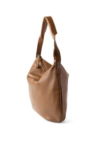 Bruine leren tas met een zachte textuur, schuin ontwerp, een ritssluiting aan de bovenkant en een enkele, platte handgreep aan één zijde. Minimalistische esthetiek.