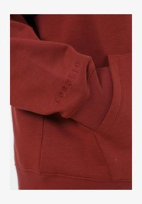 Unselected, burgundy
