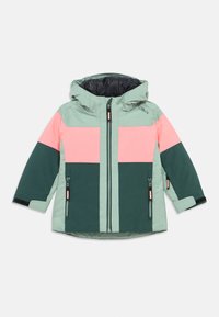 Избран, trek green