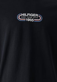 Tommy Hilfiger Camiseta estampada - dark blue