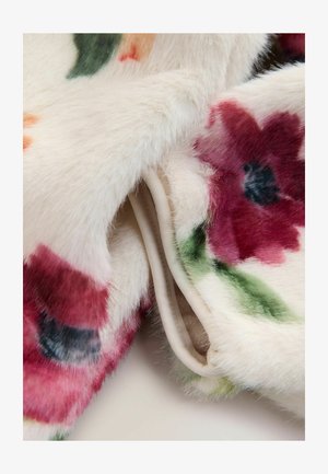 Fuskpäls med blommönster i rött, grönt och orange på en krämvit bakgrund, med mjuka, texturerade ytdetaljer.