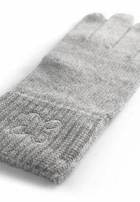 Gant en tricot gris avec un motif texturé et un détail de broderie florale près du poignet, offrant un ajustement serré et un design à doigts ouverts.