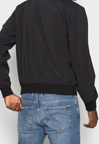 REVOLUTION Bomber bunda - black