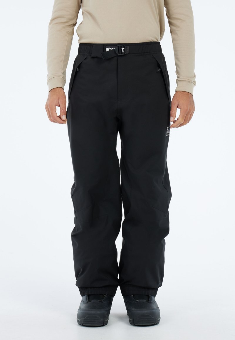 Zwarte, weersbestendige broek met een gewatteerd ontwerp, verstelbare riem en ritszakken. Voorzien van elastische manchetten en versterkte zoom.