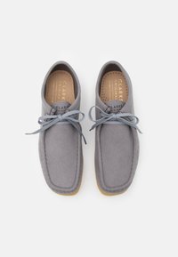 Clarks Originals WALLABEE - Sapatos de atacadores - grey