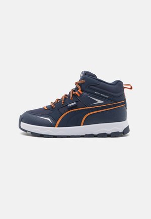 EVOLVE TRAIL UNISEX - Sneakers hoog - club navy/maple syrup