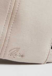 Unselected, light camel