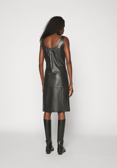 STUDIO ID SANDRA DRESS WITH STUDS  - Egyenes szabású ruha - black
