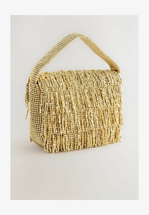 Gylden taske med en tekstureret overflade bestående af små perler. Har et robust håndtag på toppen og en rektangulær form med en klaplukning.