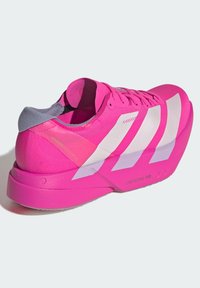adidas Performance ADIZERO ADIOS PRO 4 - Scarpe da corsa su strada - shock pink metalic aurora plum