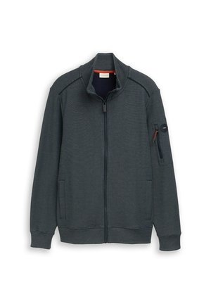 Dunkelgraue Jacke zum Reißverschluss mit dezenten horizontalen Streifen, Stehkragen, Seitentaschen und Reißverschlusstasche am linken Ärmel mit kleinem Logopatch.