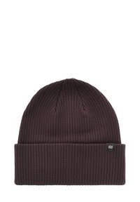 Ciemnofioletowa prążkowana dzianinowa czapka typu beanie z podwiniętym mankietem i małą czarną naszywką z logo po boku. Miękka w dotyku, dopasowany krój.