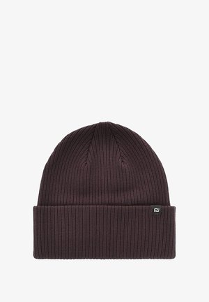 Ciemnofioletowa prążkowana dzianinowa czapka typu beanie z podwiniętym mankietem i małą czarną naszywką z logo po boku. Miękka w dotyku, dopasowany krój.