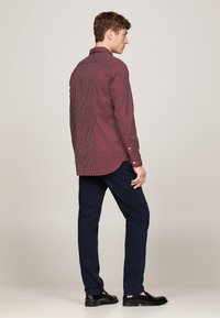 Tommy Hilfiger BRUSHED PRINT SHIRT - Camisa - rouge multi