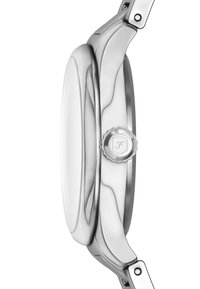 Montre argentée avec un boîtier en acier inoxydable poli et épuré. Dotée d'une couronne circulaire avec un logo en relief, de lignes fluides et d'une finition métallique.