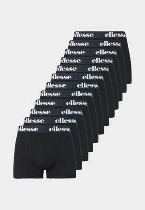 Deset černých boxerů s bílým logem „ellesse“ na pasu, uspořádaných do kaskádového pořadí na světlém pozadí.