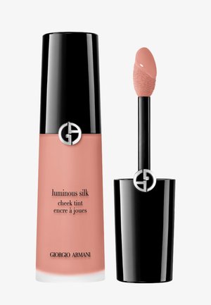 Luminous Silk Wangenrouge in Pfirsich-Nude-Ton mit schwarzem glänzendem Verschluss und Applikator mit Schwämmchen, Giorgio Armani Markenlogo sichtbar.