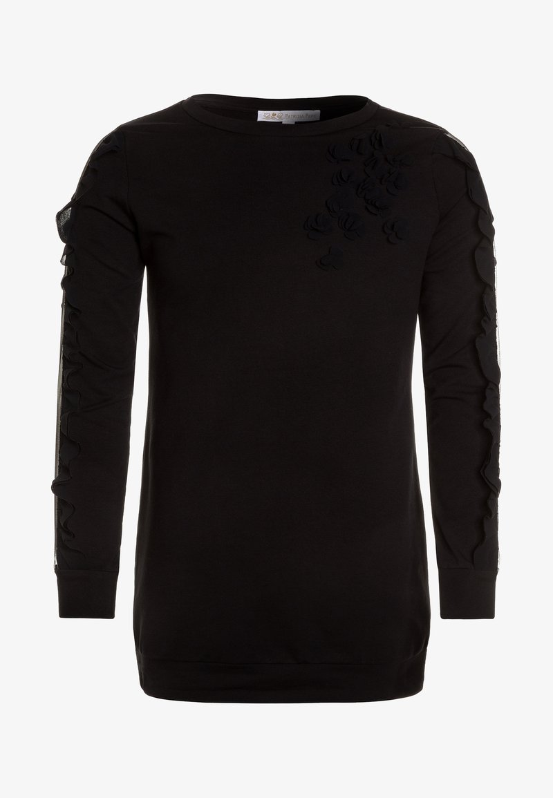 Chemise noire à manches longues avec des applications florales en relief sur le haut de la poitrine et le long des manches.