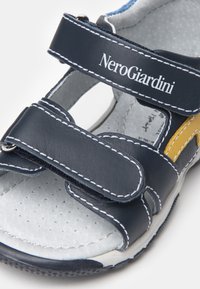 NeroGiardini Sandali da trekking - incanto