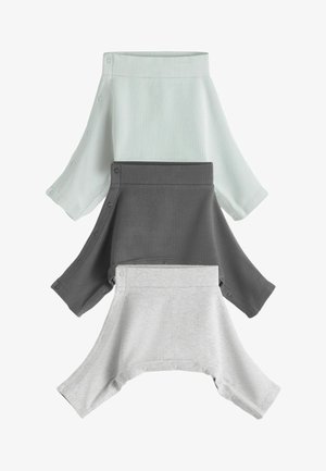 Drie tops met lange mouwen in lichtgroene, donkergrijze en lichtgrijze geribbelde stof, met drukknopen langs de zijkanten en afgeronde zoom.