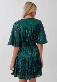 TUSSAH ISSY MINI - Kokteilikleit/peokleit - emerald sequin