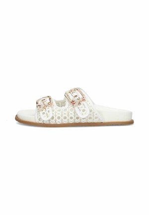 Sandalo slide bianco con due fibbie dorate e tomaia in mesh intrecciato, suola piatta con fondo marrone chiaro.