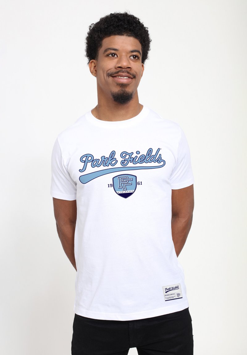 Henry Tiger PARK FIELDS VARSITY SHIELD - T-shirt z nadrukiem