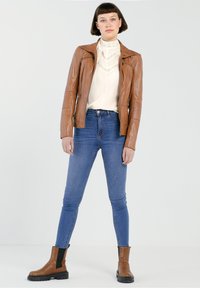 NO N4ME Lederjacke - cognac braun