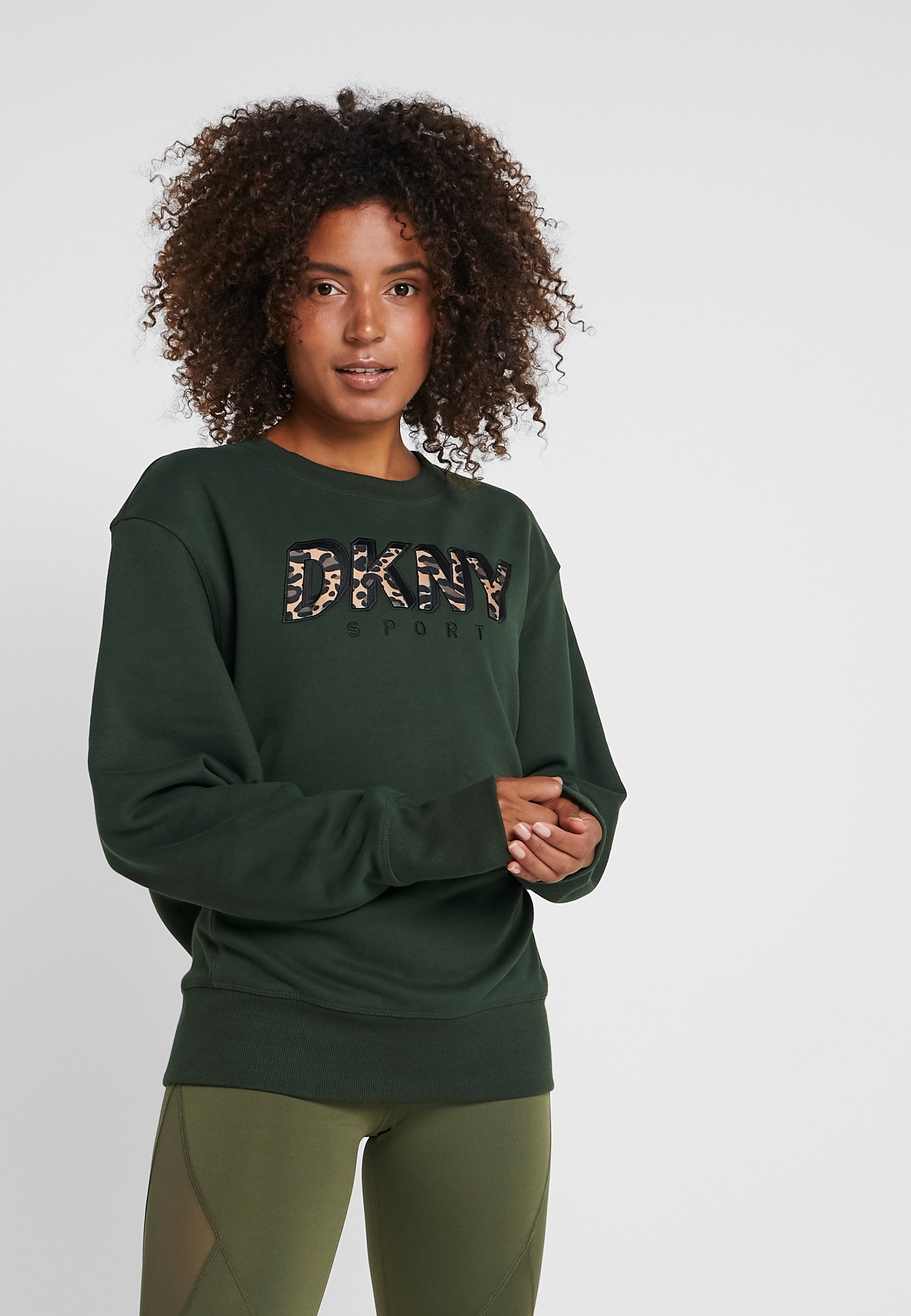 DKNY LONGSLEEVE LEOPARD LOGO APPLIQUE Sweater dark green DKNY LONGSLEEVE LEOPARD LOGO APPLIQUE Sweater black