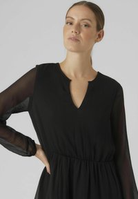 Vero Moda VM VILLA LS SHORT EXC GA - Jurk - black