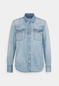 Camicia di jeans azzurro chiaro con maniche lunghe, chiusura a bottoni, due tasche sul petto e dettagli a yoke in stile western. Texture morbida e design classico.