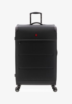 Maleta blanda negra con cuatro ruedas giratorias, un asa retráctil, un asa superior para llevar y un pequeño logotipo de marca rojo en el panel frontal.