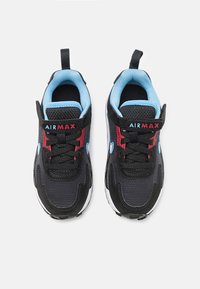 Nike Sportswear AIR MAX SOLO - Sportcipő - black/white/university blue/team red