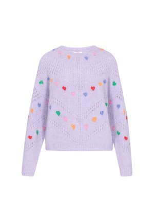 Lila pulover z okroglim ovratnikom, teksturirano pletenje in vezenimi barvnimi srci po vsej površini. Ima rebraste manšete in spodnji del.