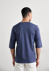 KNITID CREW NECK TEE - Pamata T-krekls - dolphine blue