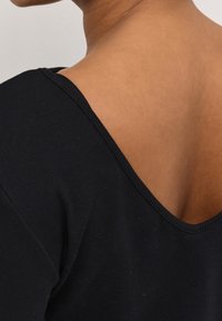 Kaffe Curve Sweter